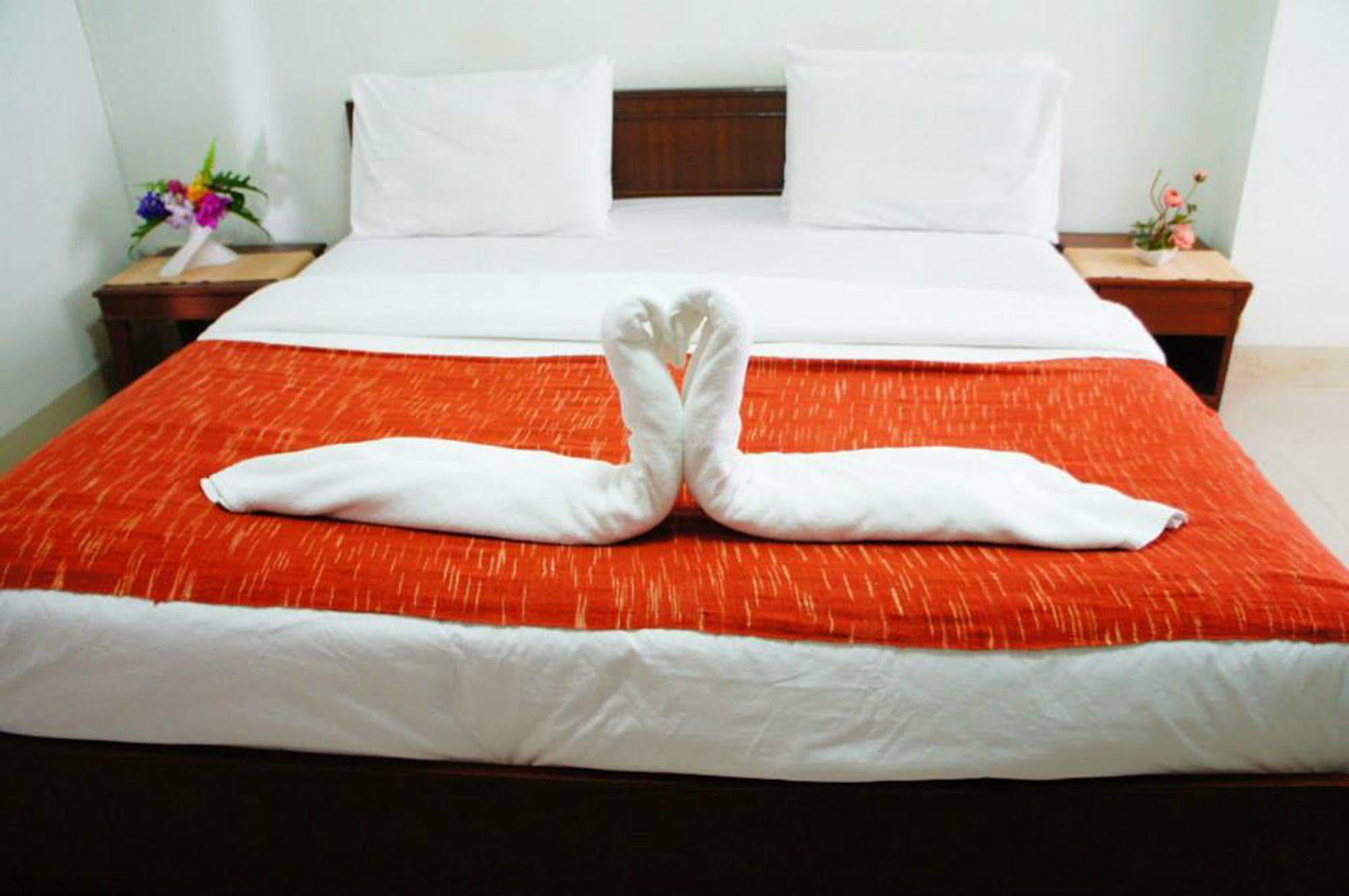 Vipa House Hotel Chiang Mai Exterior photo