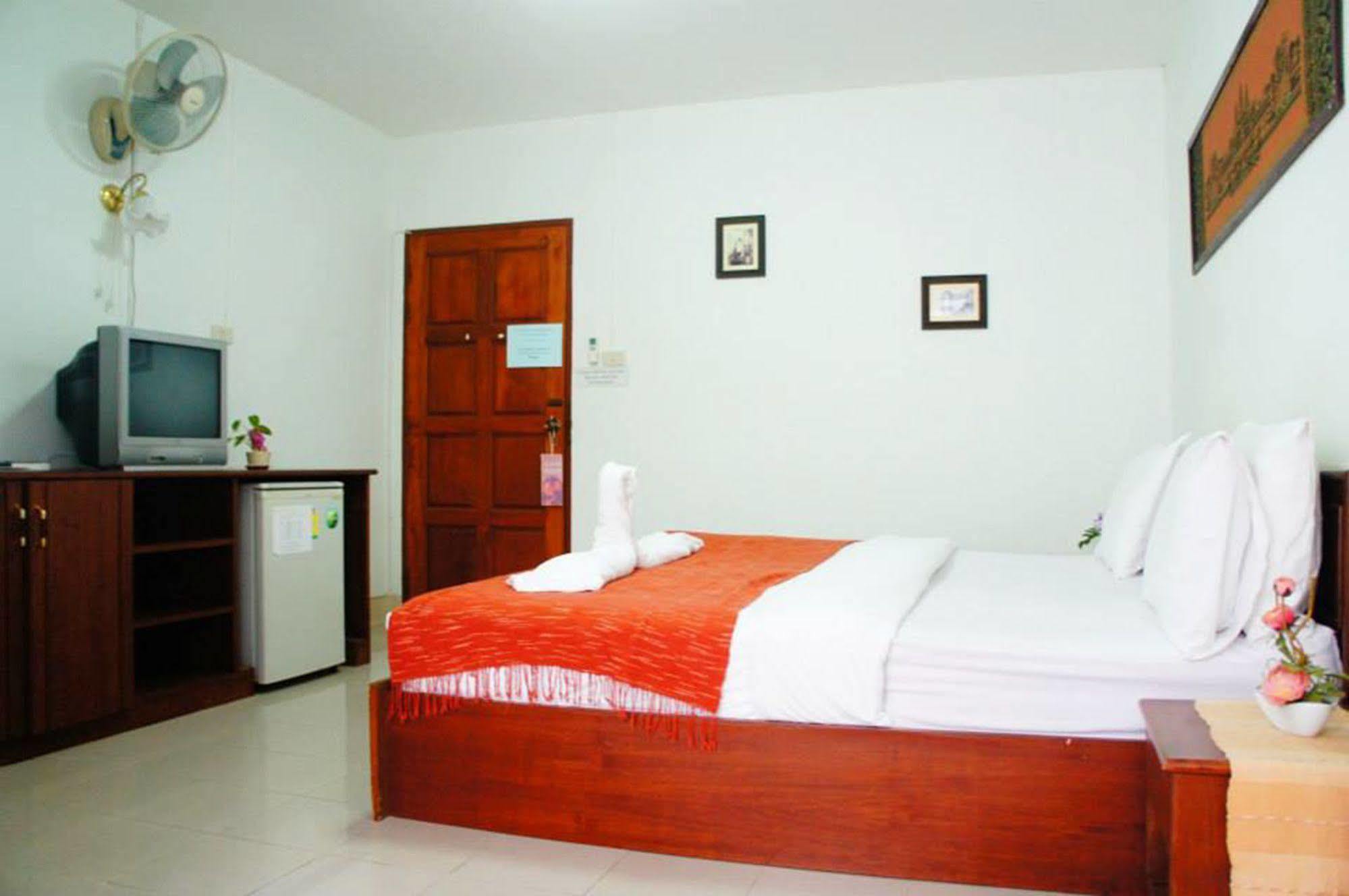 Vipa House Hotel Chiang Mai Exterior photo